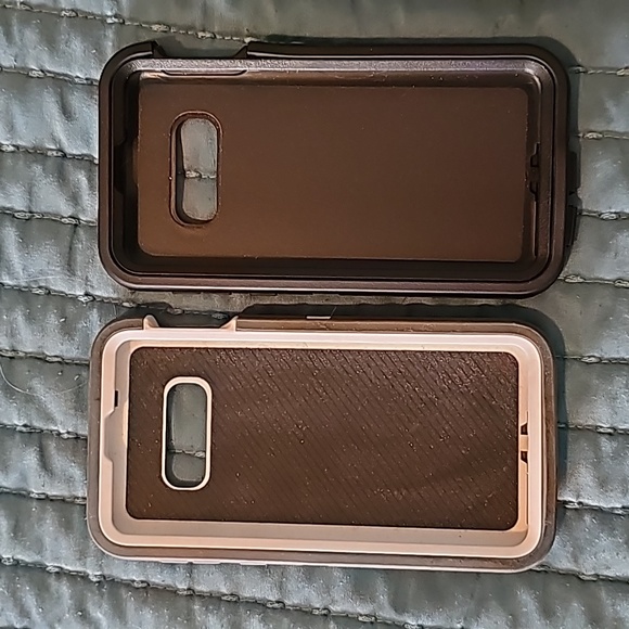 Set of 4 Samsung S10e Otter Boxes - Picture 7 of 9